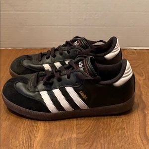 Boy 4 Samba Adidas indoor soccer shoe